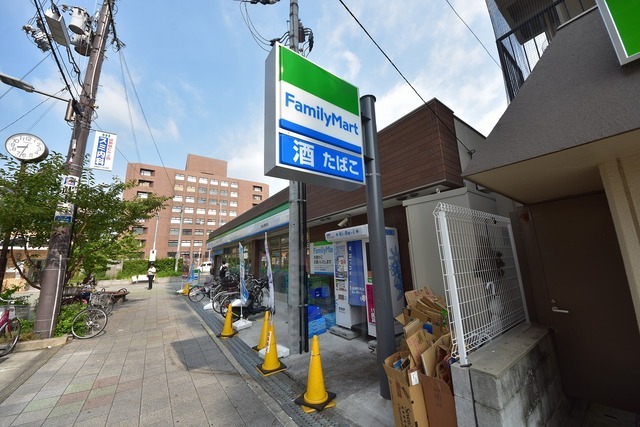コンビニ　ファミリーマート　緑地公園駅西（コンビニ）まで457m