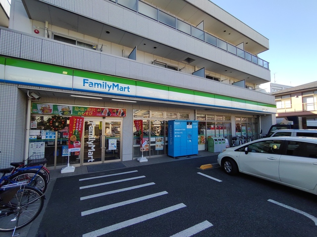 コンビニ　ファミリーマート（コンビニ）まで351m