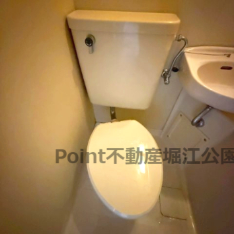 地下鉄長堀鶴見緑地線 西長堀駅 徒歩12分 8階建 築39年のトイレ写真
