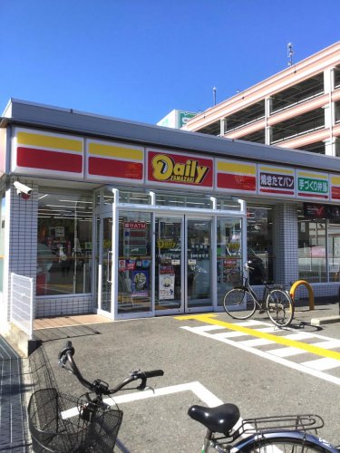 コンビニ　デイリーヤマザキ八尾泉2丁目店（コンビニ）まで711m