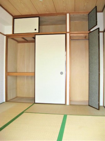 収納　押入