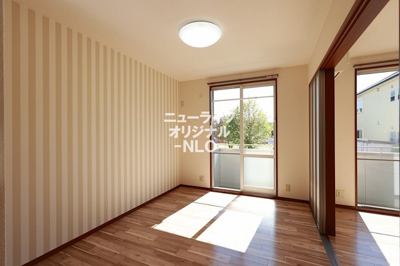 その他　洋室6.4帖　アクセントクロスでお洒落な空間を演出☆