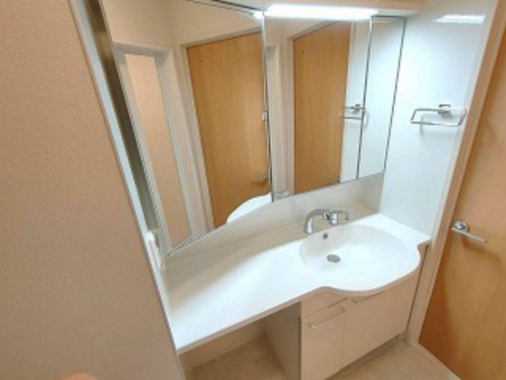 洗面設備　※別部屋の写真です