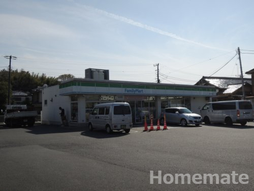 コンビニ　ファミリーマート 本郷小学校前店（コンビニ）まで384m