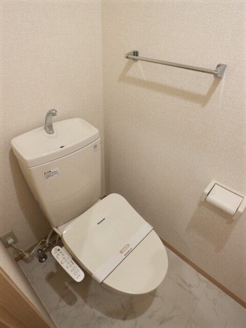 トイレ　温水洗浄暖房便座