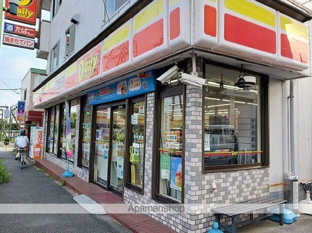 コンビニ　デイリーヤマザキ（コンビニ）まで750m