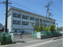 小学校　野洲市立祇王小学校（小学校）まで200m