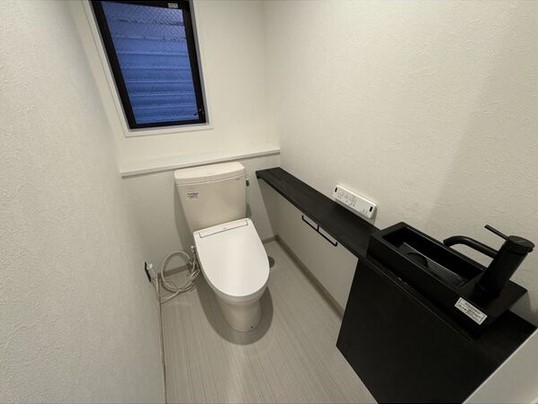 地下鉄東山線 東山公園駅 徒歩8分 3階建 築35年のトイレ写真
