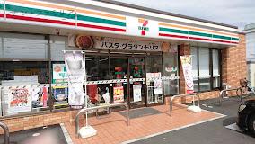 コンビニ　セブン-イレブン 豊川末広通４丁目店（コンビニ）まで493m