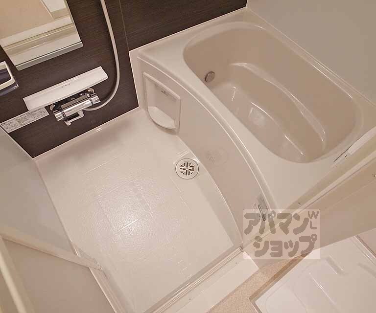 バス・シャワールーム　ゆったりしたお風呂です。