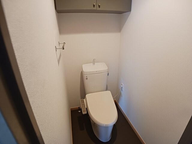 トイレ　掲載写真は同型モデルを掲載しております。実際のお部屋と仕様等