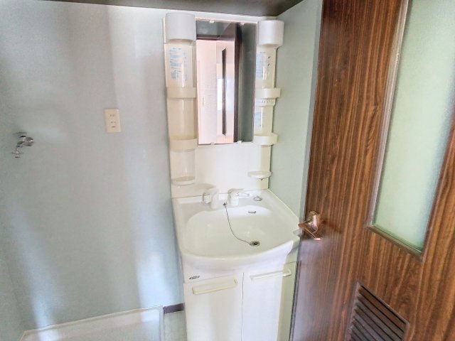 洗面設備　掲載写真は同型モデルを掲載しております。実際のお部屋と仕様等
