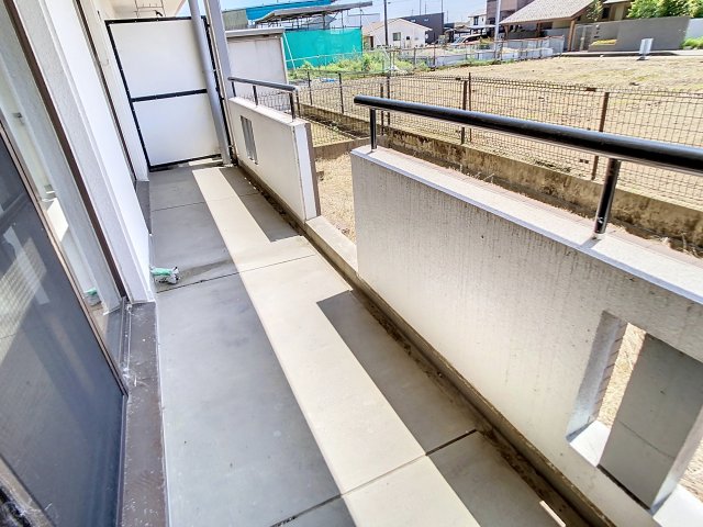 バルコニー　掲載写真は同型モデルを掲載しております。実際のお部屋と仕様等