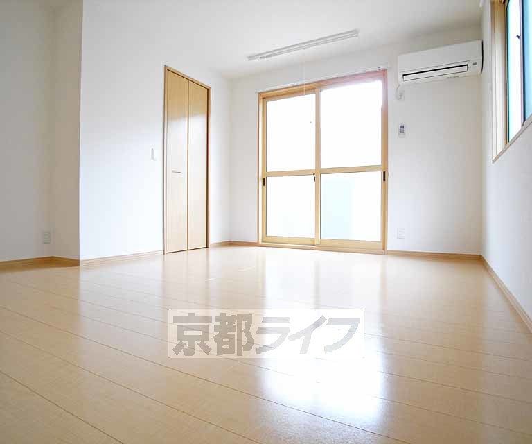 居室・リビング　広々とした室内です。
