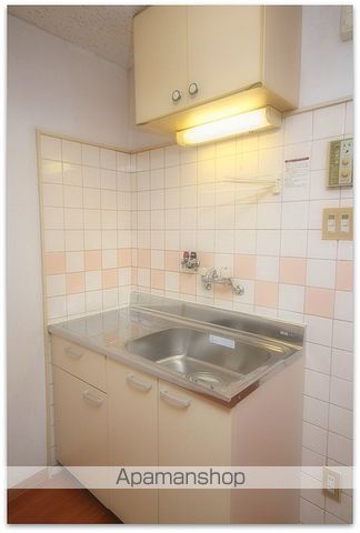 地下鉄千日前線 阿波座駅 徒歩1分 11階建 築42年のキッチン写真
