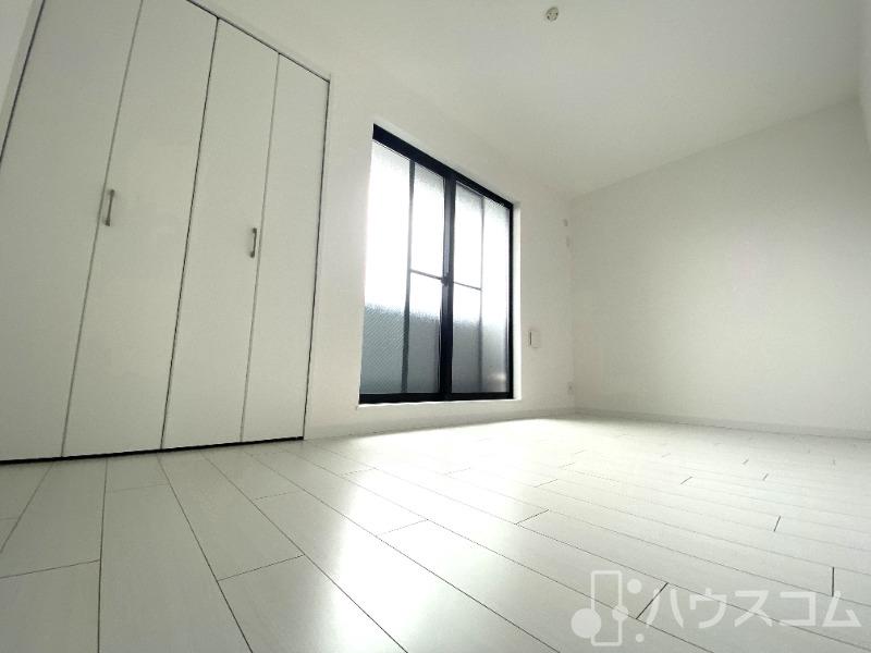 居室・リビング　白を基調にした明るいお部屋です。