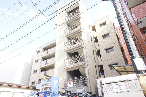 建物外観　駅からの立地が魅力のマンションです