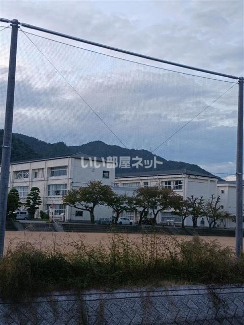 中学校　たつの市立龍野東中学校（中学校）まで1824m