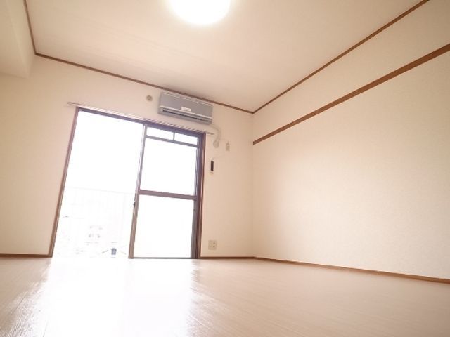 Roots城南の居間写真