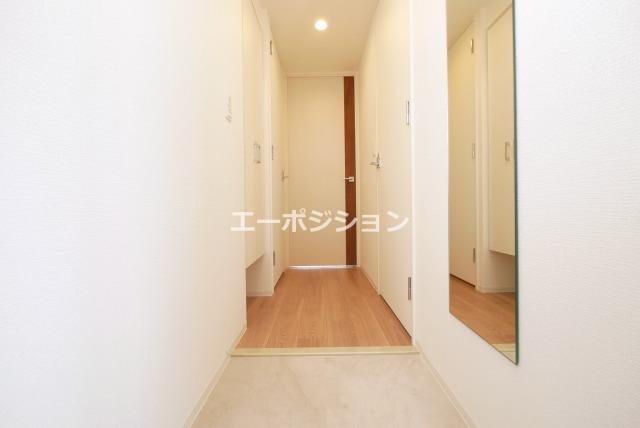 玄関　セレニテ難波ミラク参番館