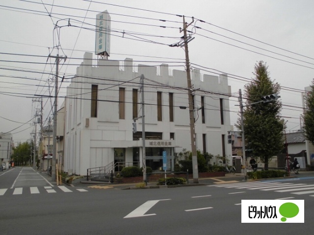 銀行　城北信用金庫綾瀬南支店（銀行）まで882m
