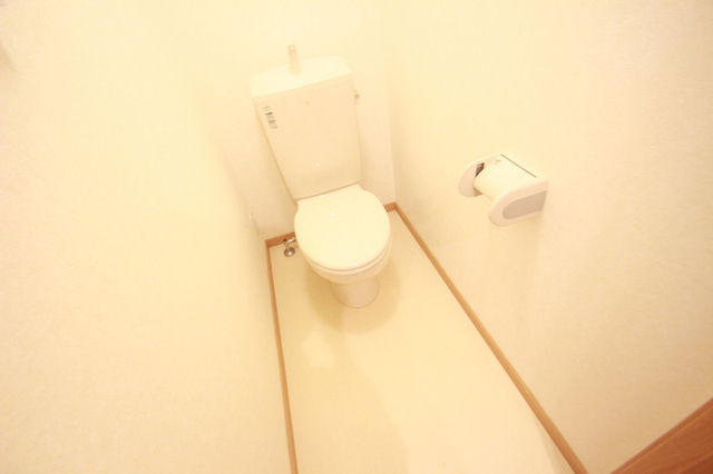 トイレ　※別室の参考写真の為、現況優先です。