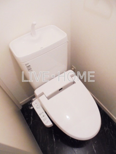 都営大江戸線 西新宿五丁目駅 徒歩4分 3階建 築15年のトイレ写真