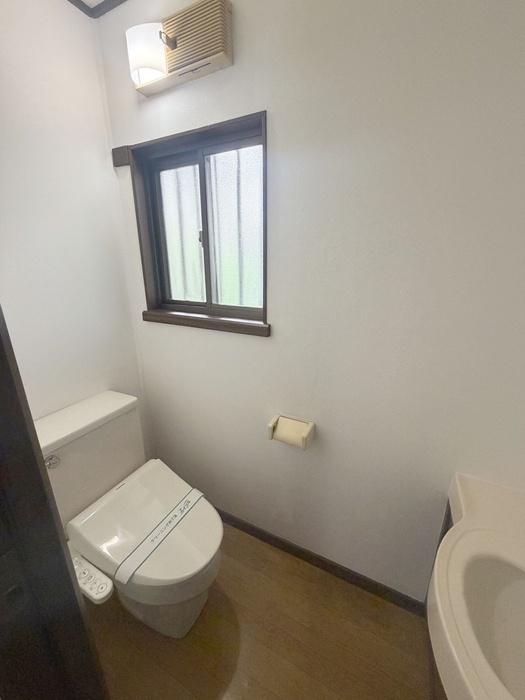京成本線 志津駅 徒歩10分 2階建 築36年のトイレ写真