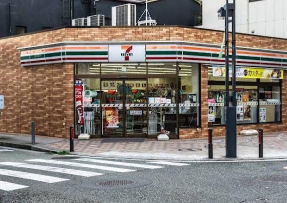 コンビニ　セブンイレブン横浜伊勢佐木町7丁目店（コンビニ）まで200m