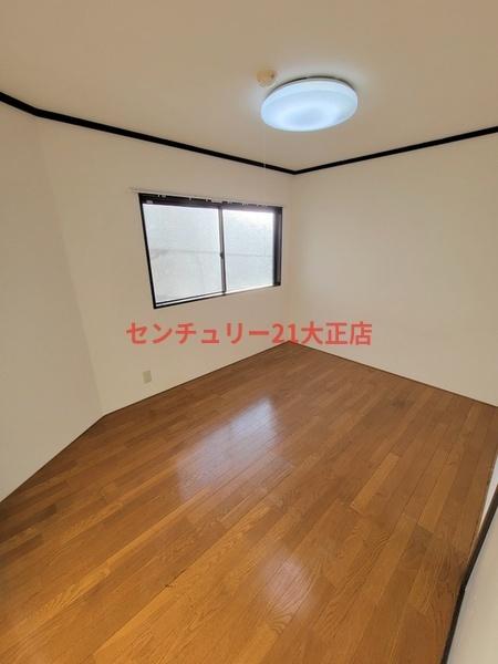 駐車場　窓付の洋室