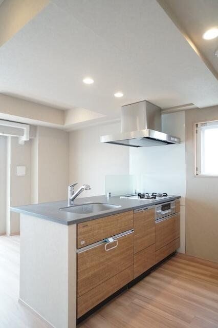 京成本線 千住大橋駅 徒歩3分 13階建 築6年のキッチン写真
