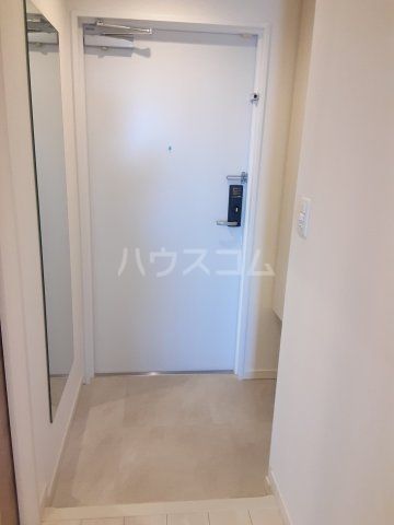 グランシャルール武蔵境の玄関写真