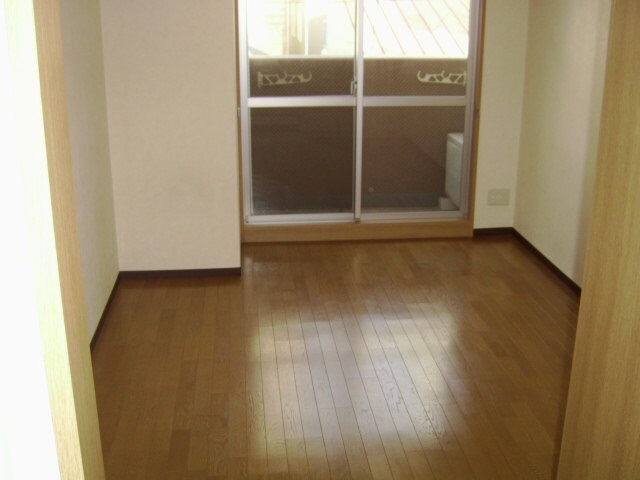 エスポワール三宮パートIIの居間写真