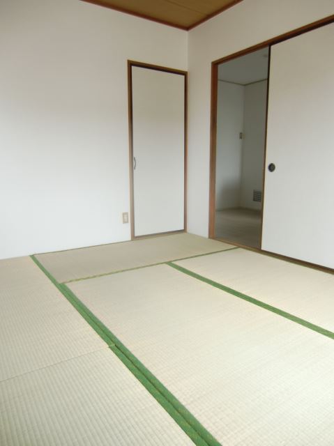 シャトレの居間写真
