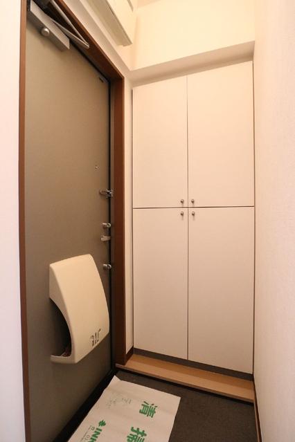 玄関　玄関　※同物件・同仕様画像