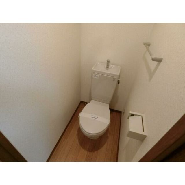 地下鉄中央線 高井田駅 徒歩6分 7階建 築23年のトイレ写真