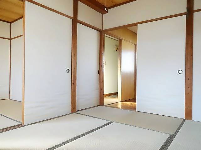 居室・リビング　落ち着いた空間です。