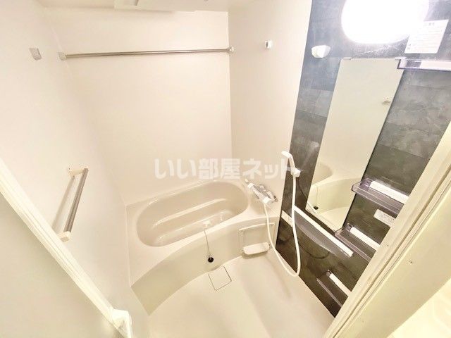 地下鉄海岸線 みなと元町駅 徒歩2分 15階建 築6年の風呂写真