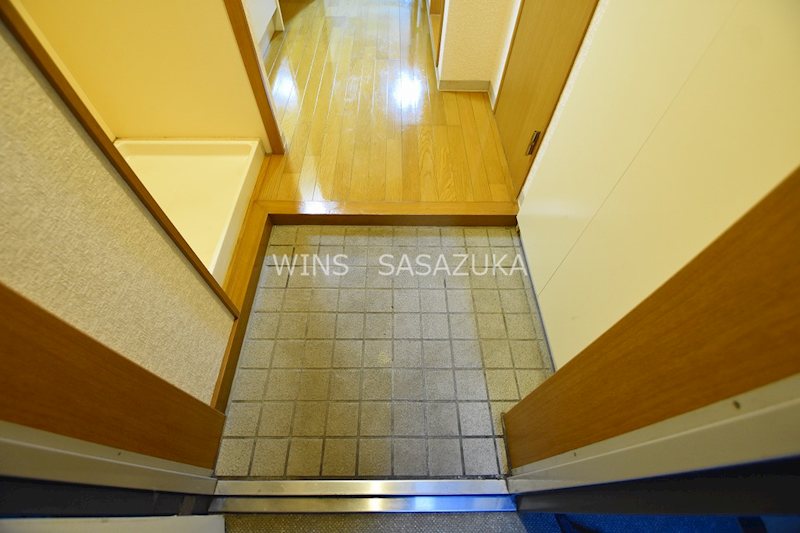 都営大江戸線 西新宿五丁目駅 徒歩3分 3階建 築25年の玄関写真