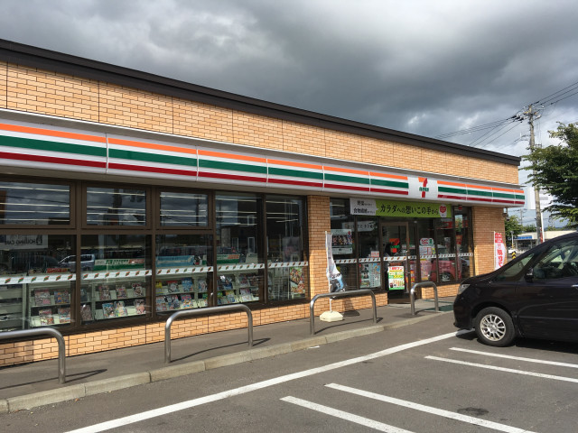 コンビニ　セブンイレブン旭川ツインハープ店（コンビニ）まで150m