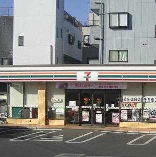 コンビニ　セブンイレブン伊勢原1丁目店（コンビニ）まで719m
