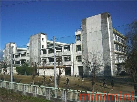 中学校　茨木市立東雲中学校（中学校）まで977m