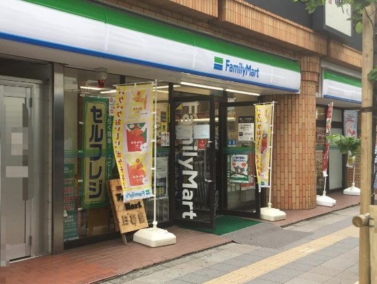 コンビニ　ファミリーマート 日暮里店（コンビニ）まで340m