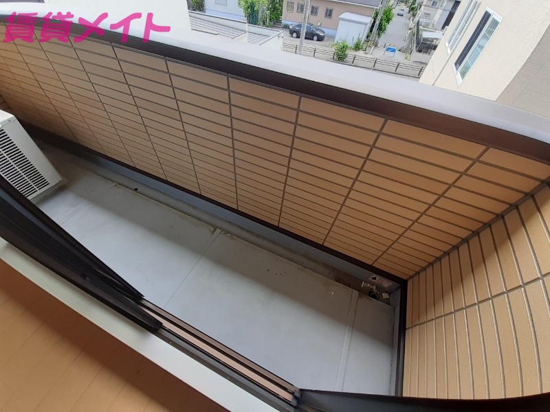 バルコニー　同物件別室反転タイプ画像