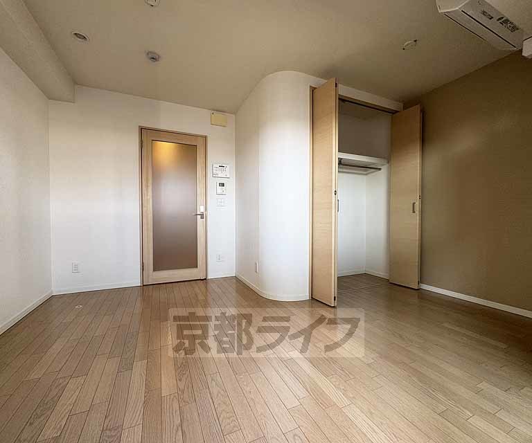 プレコート上鳥羽の居間写真
