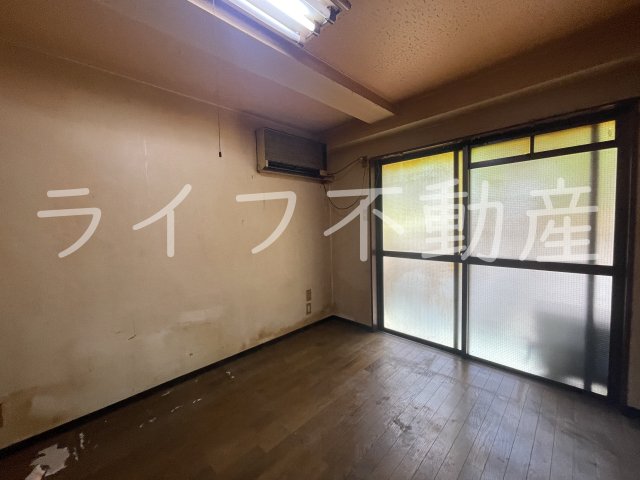 プレアール菱屋西の居間写真