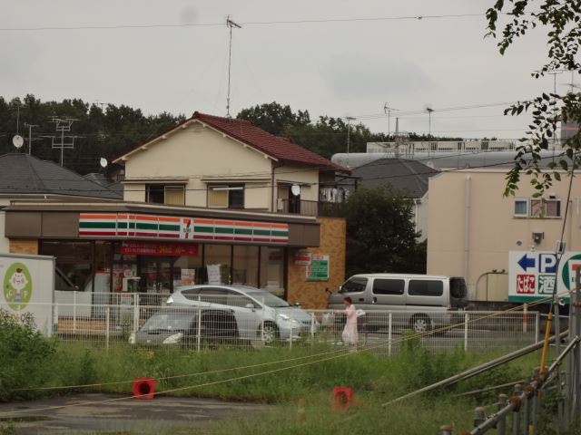 コンビニ　セブンイレブン（コンビニ）まで310m