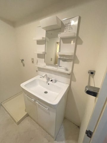 洗面設備　独立洗面台です