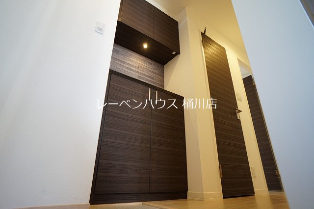 玄関　レーベンハウス桶川店へ　048-787-5511
