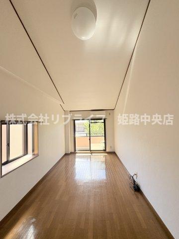 ＪＲ山陽本線 姫路駅 徒歩24分 2階建 築26年の居間写真